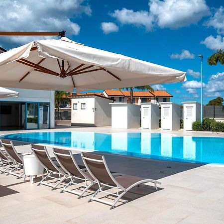 Icaro Residence Apartments With A Beautiful Pool ซานตากาตา ดี มิลลิเตลโล ภายนอก รูปภาพ