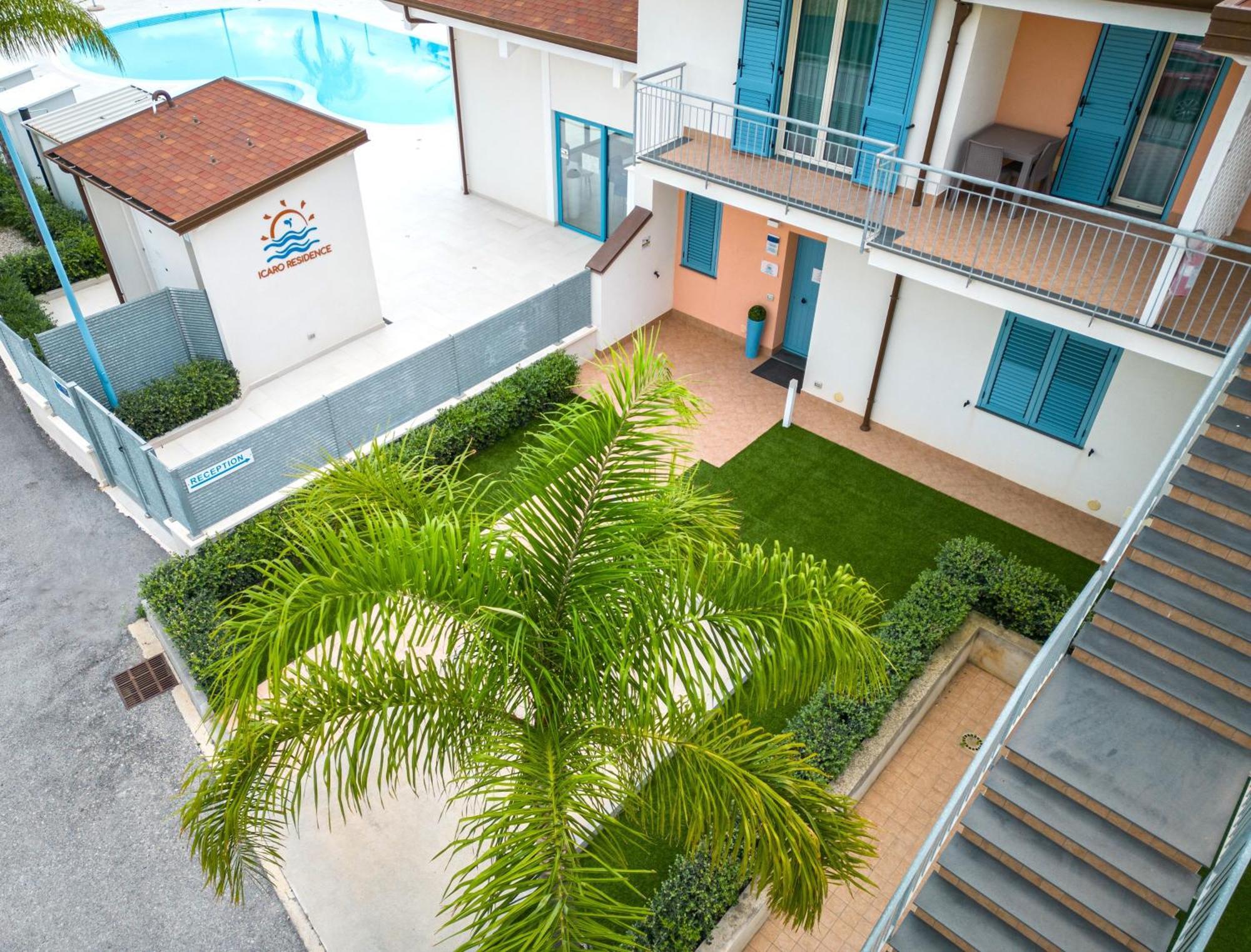 Icaro Residence Apartments With A Beautiful Pool ซานตากาตา ดี มิลลิเตลโล ภายนอก รูปภาพ