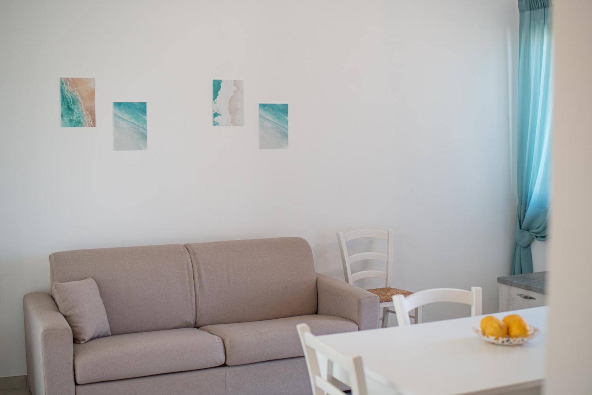 Icaro Residence Apartments With A Beautiful Pool ซานตากาตา ดี มิลลิเตลโล ภายนอก รูปภาพ
