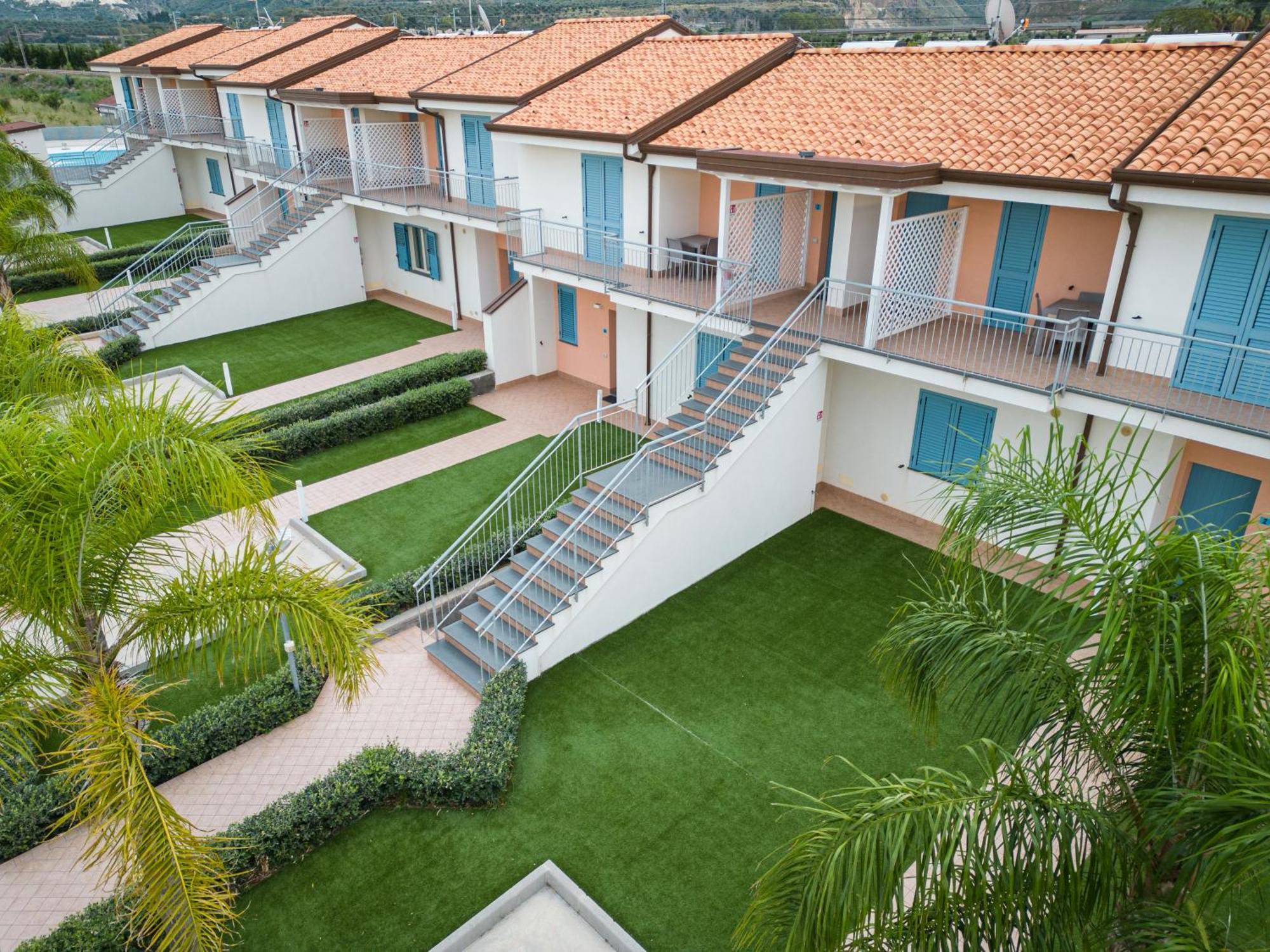 Icaro Residence Apartments With A Beautiful Pool ซานตากาตา ดี มิลลิเตลโล ภายนอก รูปภาพ