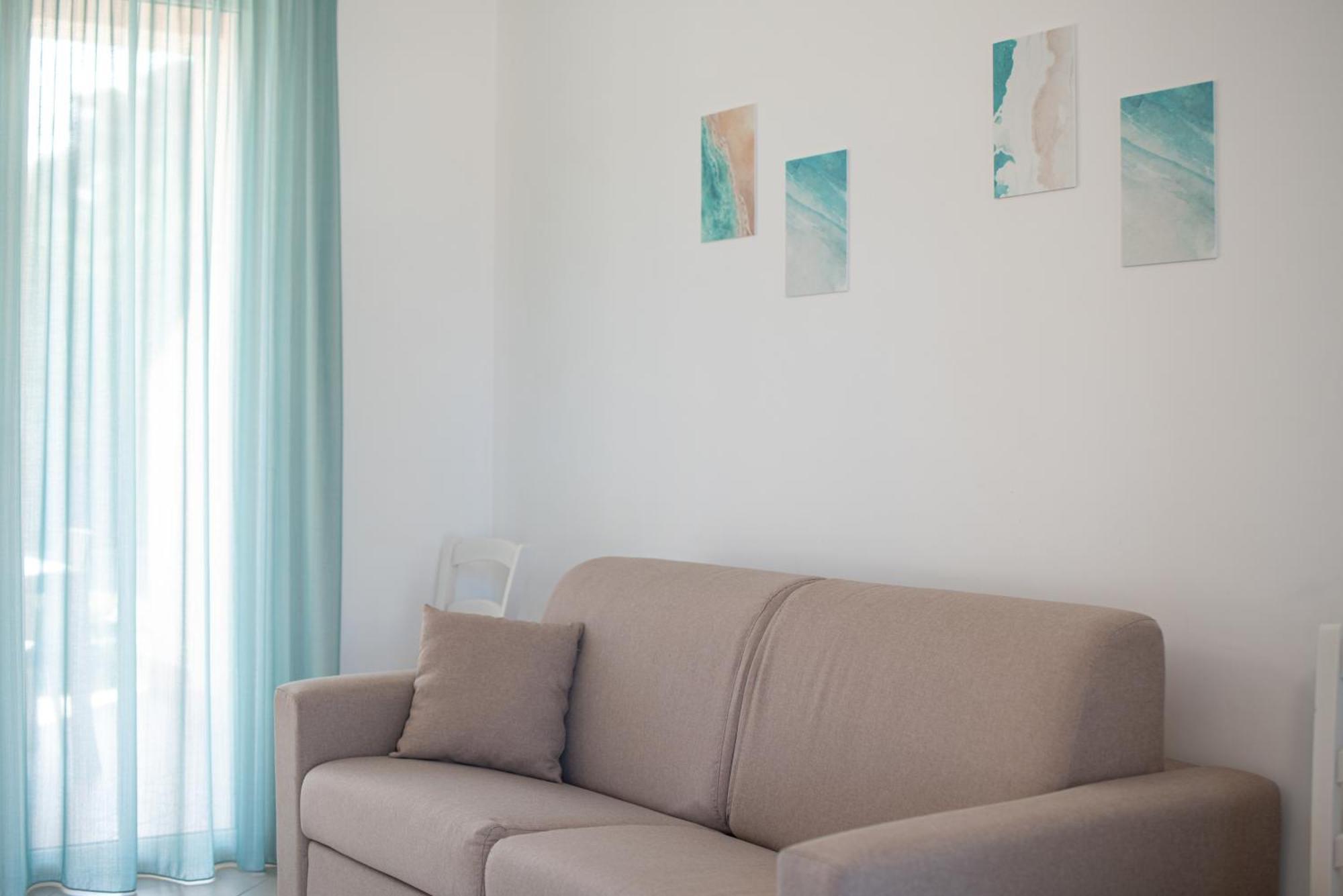 Icaro Residence Apartments With A Beautiful Pool ซานตากาตา ดี มิลลิเตลโล ภายนอก รูปภาพ