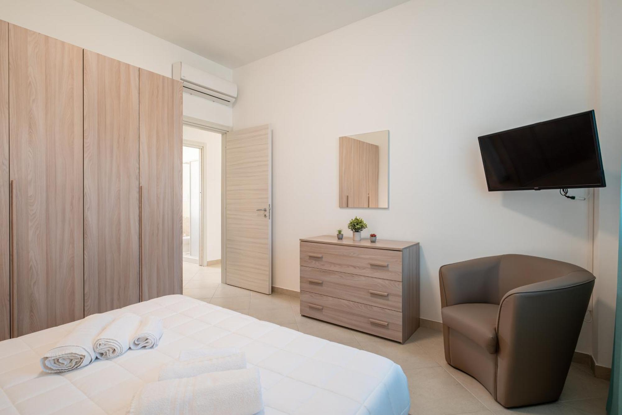 Icaro Residence Apartments With A Beautiful Pool ซานตากาตา ดี มิลลิเตลโล ภายนอก รูปภาพ