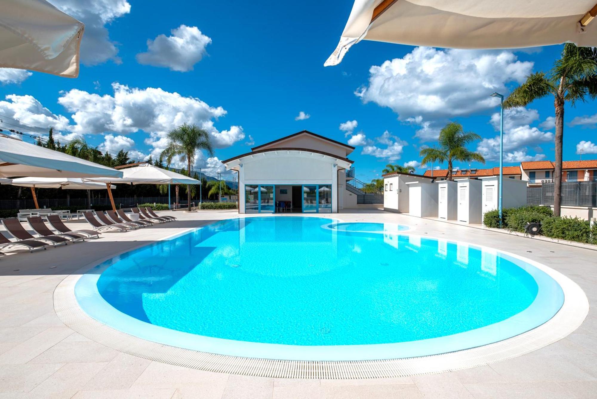 Icaro Residence Apartments With A Beautiful Pool ซานตากาตา ดี มิลลิเตลโล ภายนอก รูปภาพ