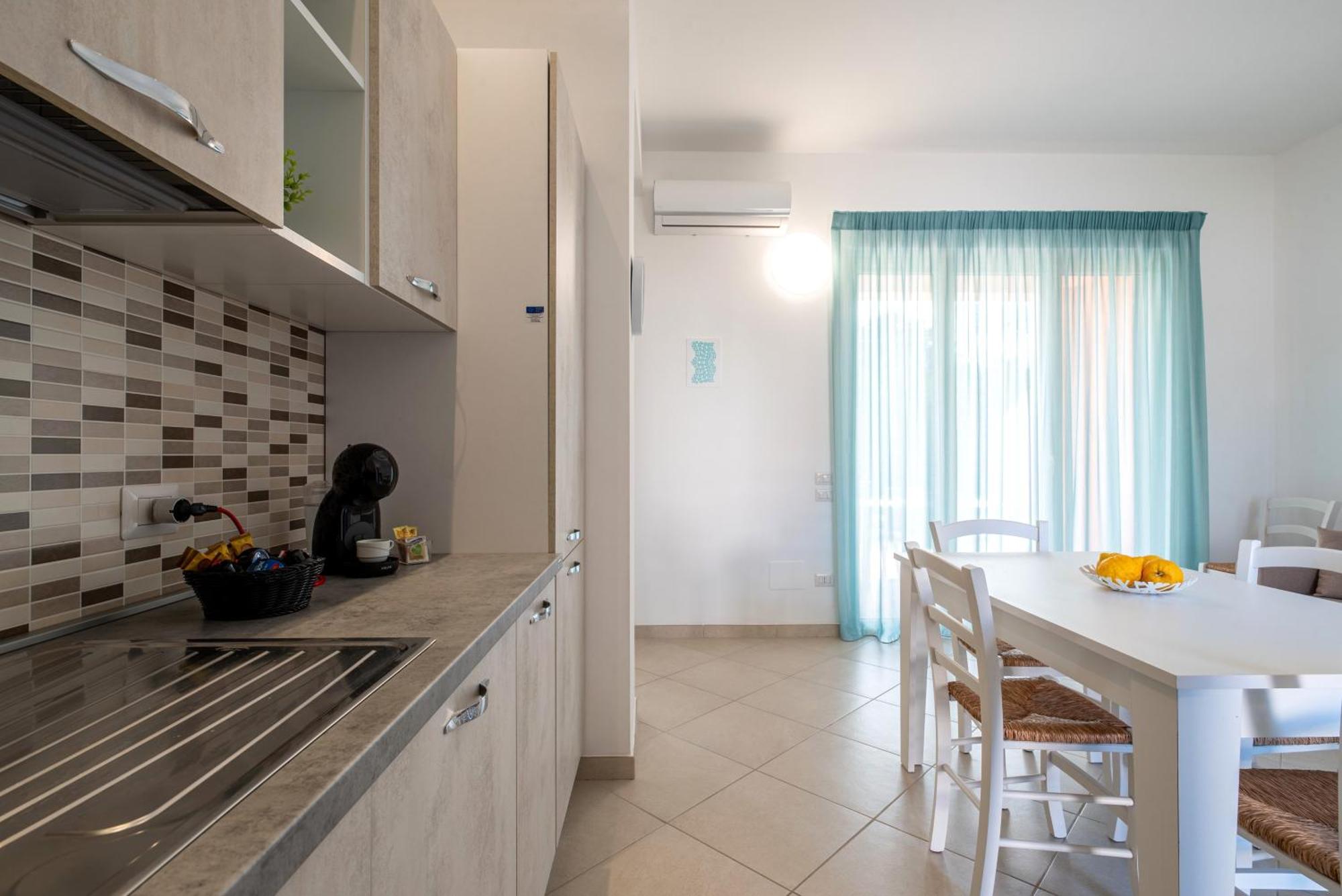 Icaro Residence Apartments With A Beautiful Pool ซานตากาตา ดี มิลลิเตลโล ภายนอก รูปภาพ