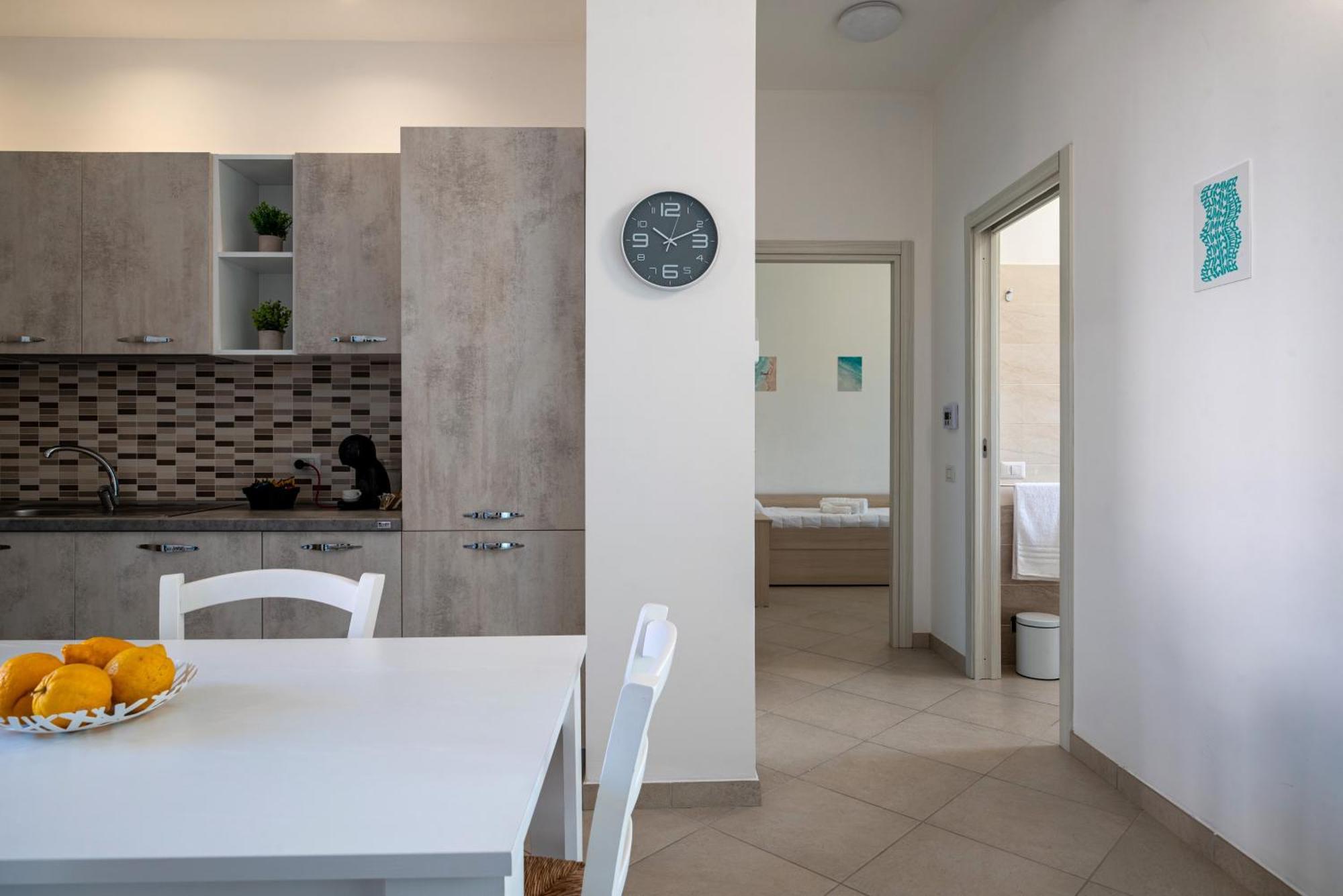 Icaro Residence Apartments With A Beautiful Pool ซานตากาตา ดี มิลลิเตลโล ภายนอก รูปภาพ