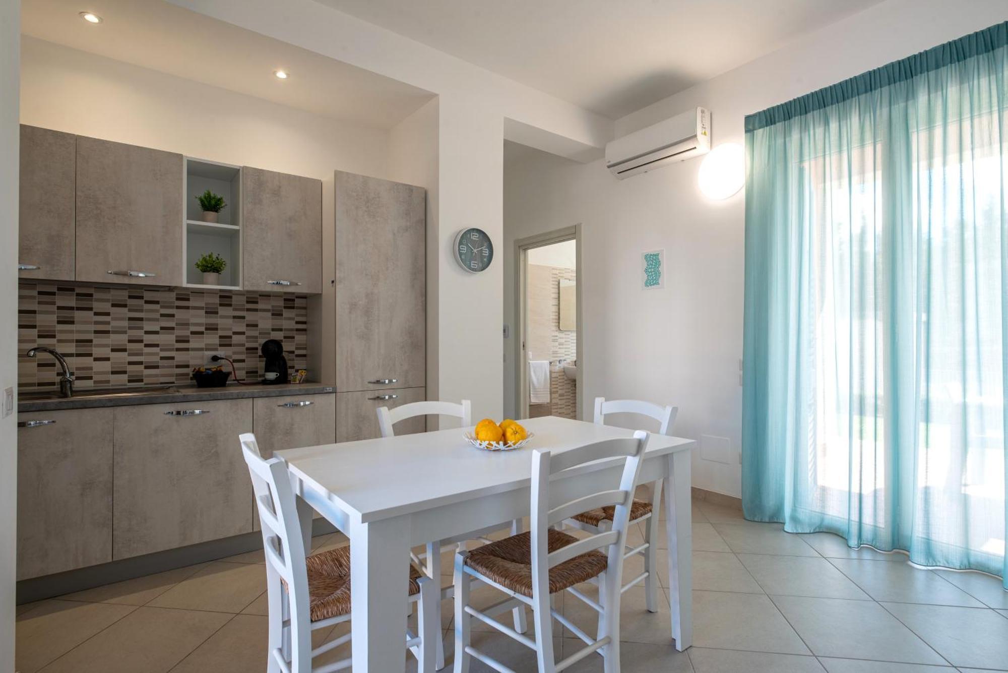 Icaro Residence Apartments With A Beautiful Pool ซานตากาตา ดี มิลลิเตลโล ภายนอก รูปภาพ