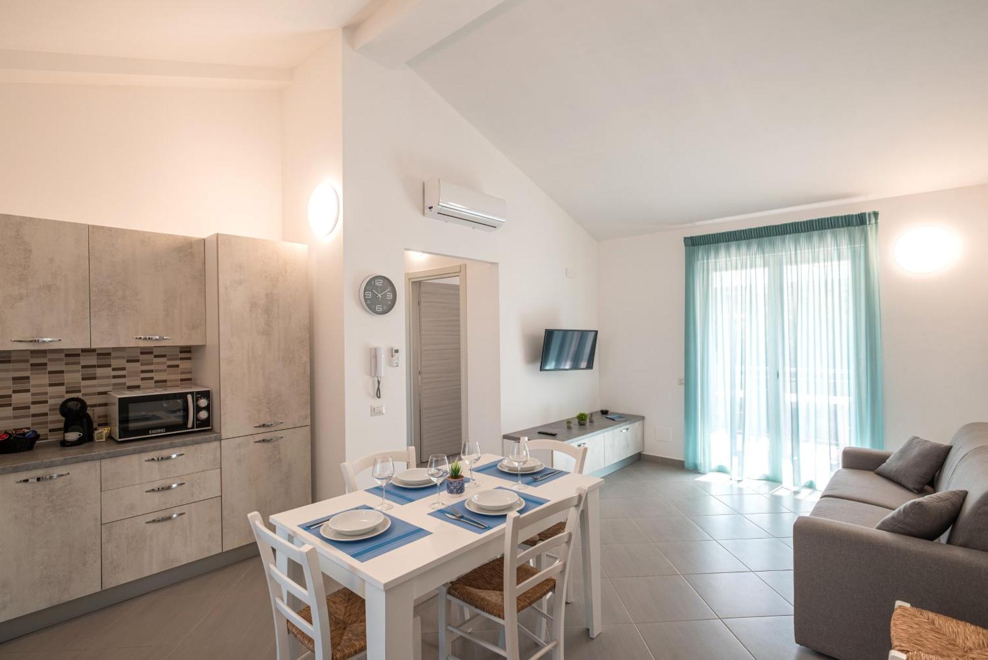 Icaro Residence Apartments With A Beautiful Pool ซานตากาตา ดี มิลลิเตลโล ภายนอก รูปภาพ