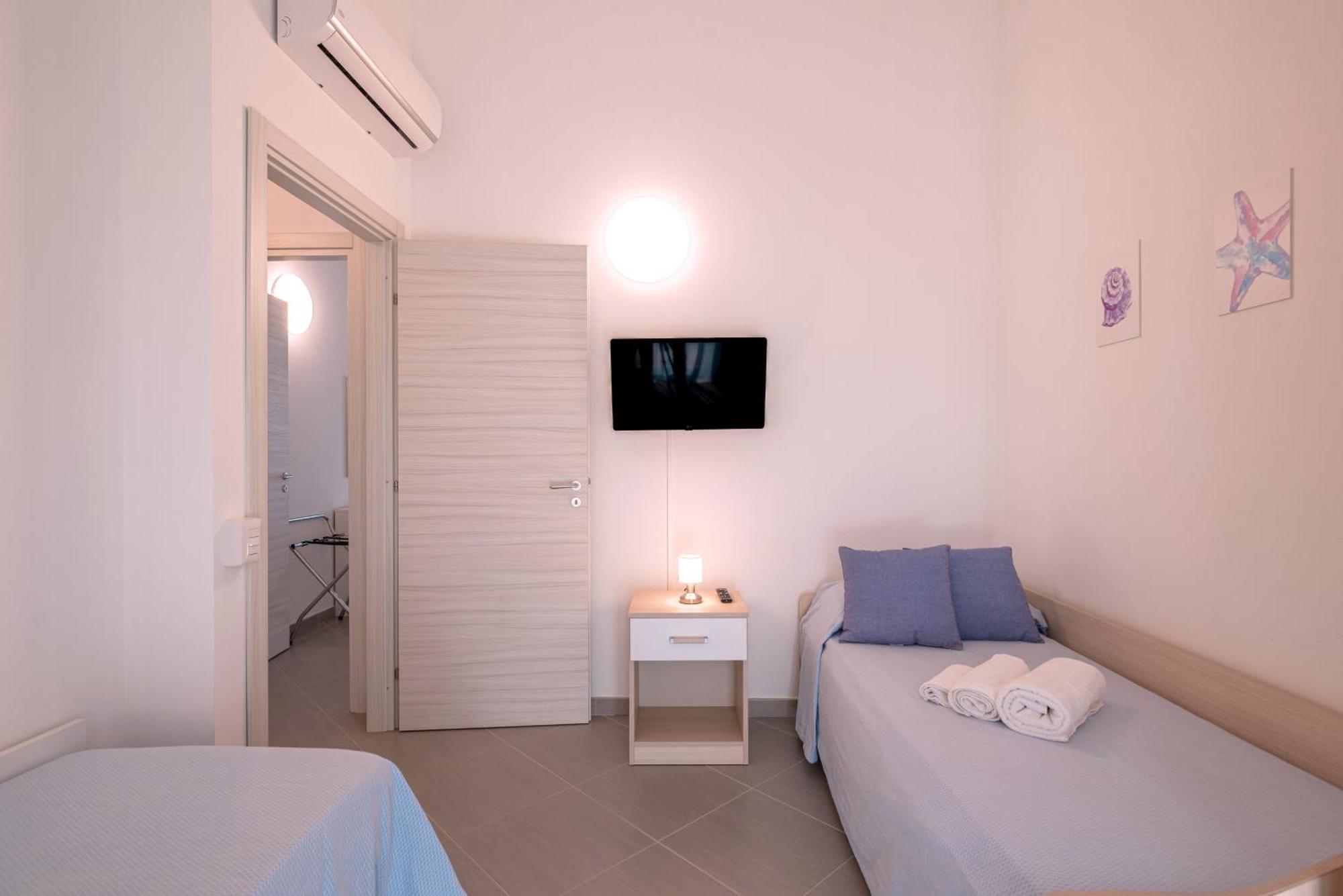 Icaro Residence Apartments With A Beautiful Pool ซานตากาตา ดี มิลลิเตลโล ภายนอก รูปภาพ