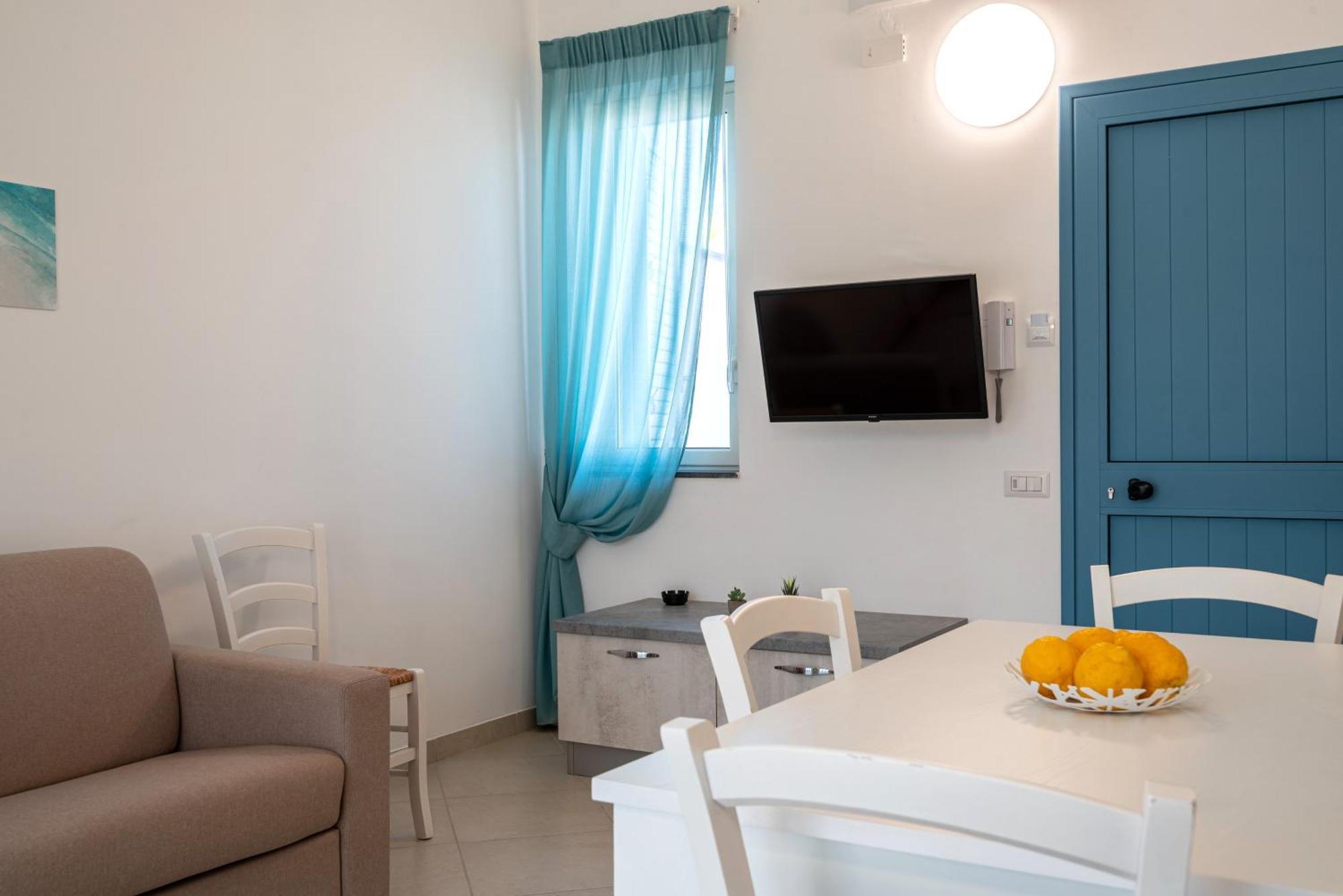 Icaro Residence Apartments With A Beautiful Pool ซานตากาตา ดี มิลลิเตลโล ภายนอก รูปภาพ